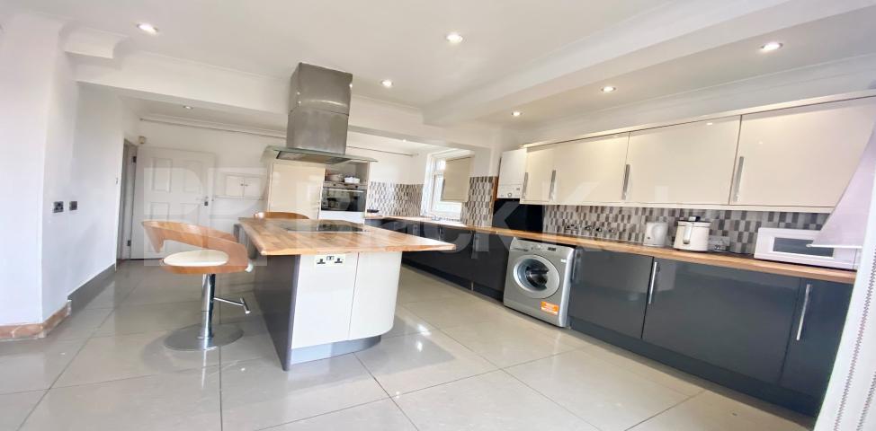 			LET   , 4 Bedroom, 2 bath, 2 reception Semi-Detached House			 Ringmore Rise, Dulwich / Honor Oak / Forest Hill Borders.